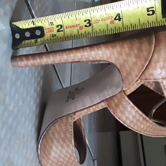 Heels - Picture 8 of 8
